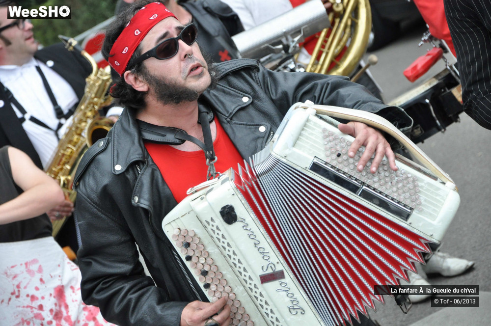 18/56 photos du spectacle La fanfare à la Gueule du ch'val